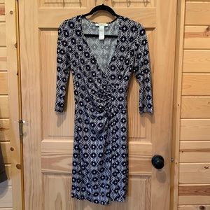 Business or casual dress - very flattering!